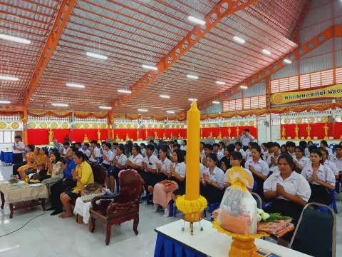 กิจกรรมถวายเทียนพรรษาแด่พระภิกษุสงฆ์ในพุทธศาสนก่อนเทศกาลเข้าพรรษ